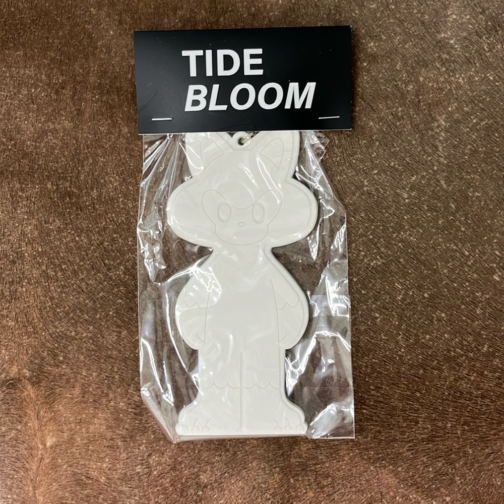 TIDE solo exhibition “BLOOM” Limited Edition Keychain Art Tag Bag Charm Commemor
